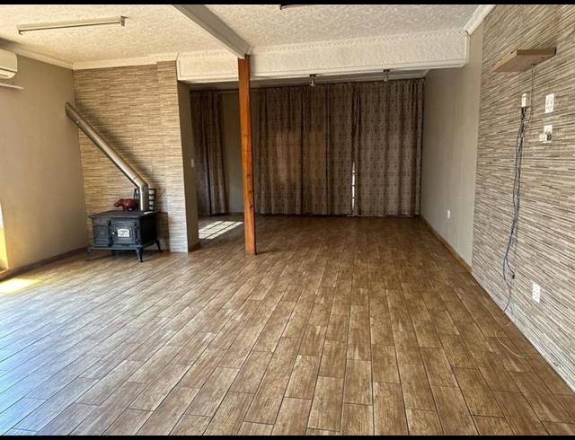 5 BEDROOM HOUSE FOR SALE IN MAYVILLE